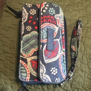 Vera Bradley Wristlet Nomadic Floral pattern